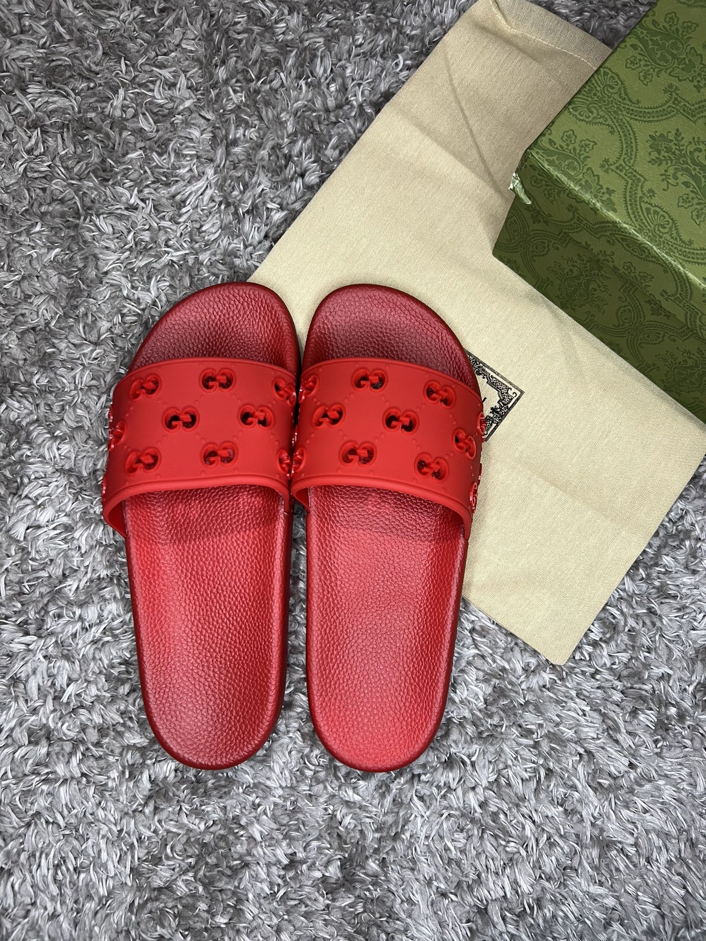 Gucci slides size 8.5us 42eur
