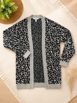 Like NEW women’s Nine West cardigan size extra large