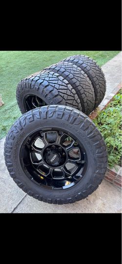 Chevy Silverado HD 2500 and 3500 rims 35x12.50/20 wheels 8x6.5 rims