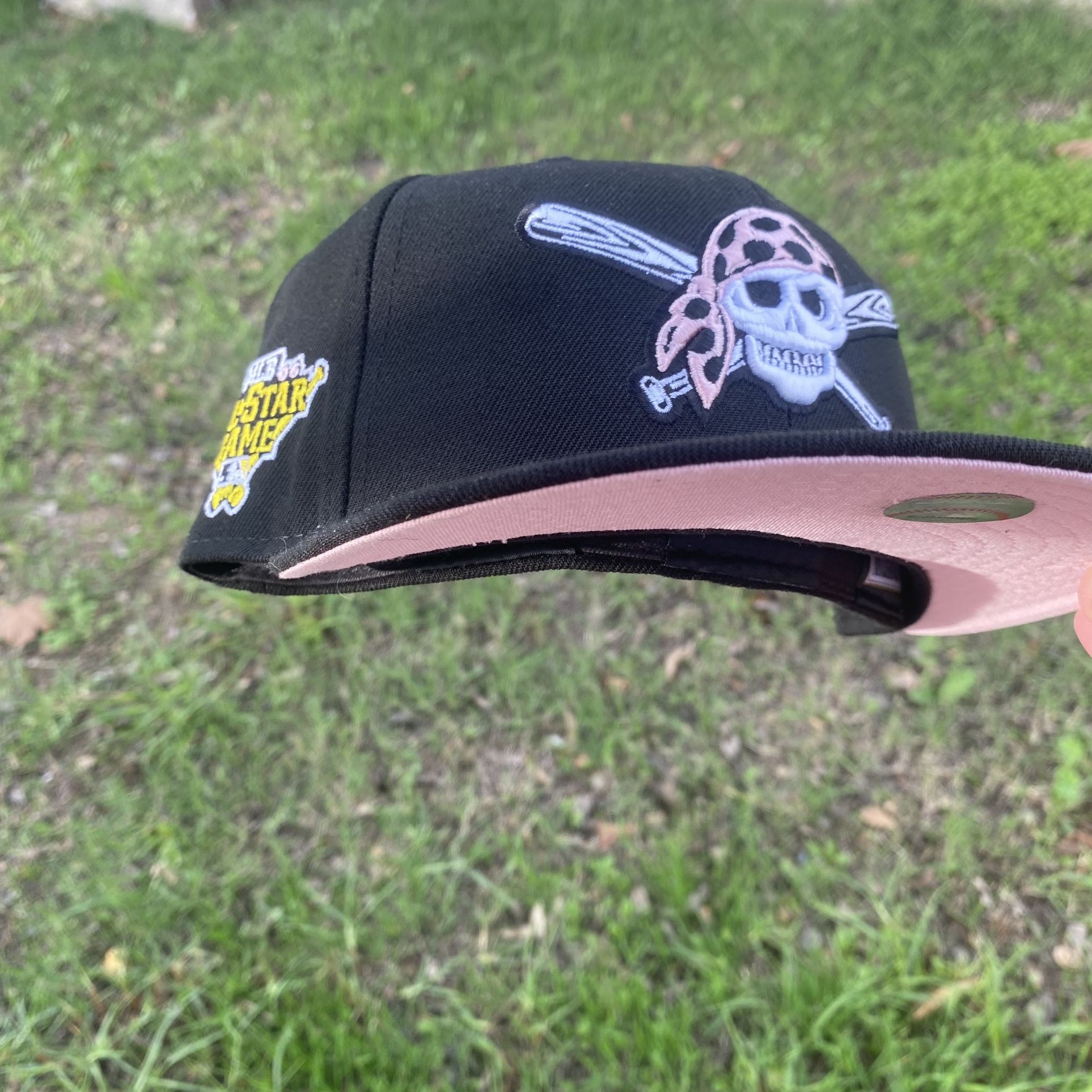 Jolly Rogers Skull Pirates 7 5/8 Fitted Hat
