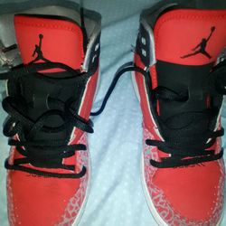 unisex Jordans sz 3 / kid shoes