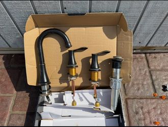 Oil-Rubbed Bronze Widespread Bathroom Faucet Set