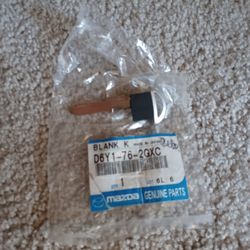 Mazda 3 Blank Key. D6Y1-76-2GXC
