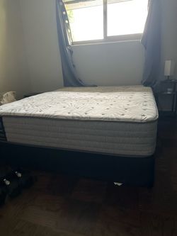 Seals Posturepedic Carver 11” Firm Queen Size Mattress + Sealy Posturepedic 9” Queen Foundation