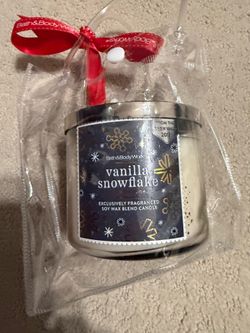 Bath & body Works, three wick vanilla scented candle