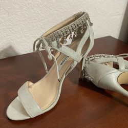 Silver Glitter Rhinestone 4” Heels Size 6