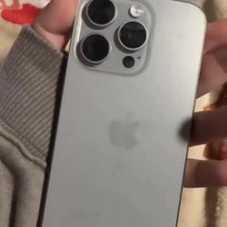 iphhoone 15 pro ( for parts  )