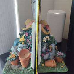 Adorable Vintage Garden Bookends!