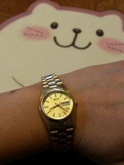 Classic Seiko Ladies Quartz Day Date Watch Gold Stainless Steel GUC