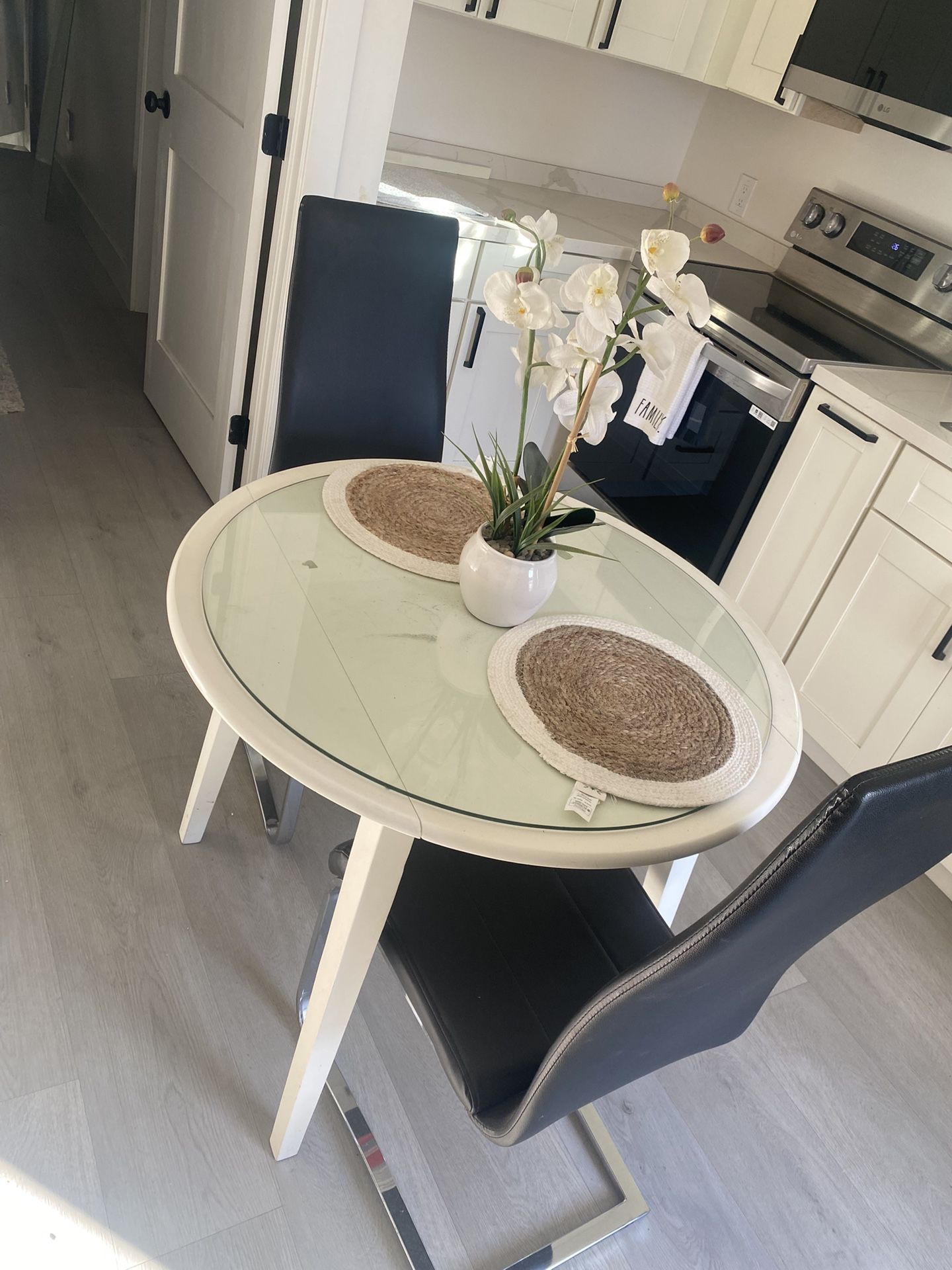 Dinning Table With Four Chairs For Sale 