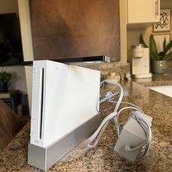 Wii Console & Games / Controllers Bundle