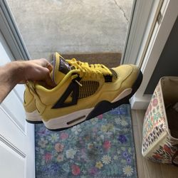 Jordan 4 Lightning