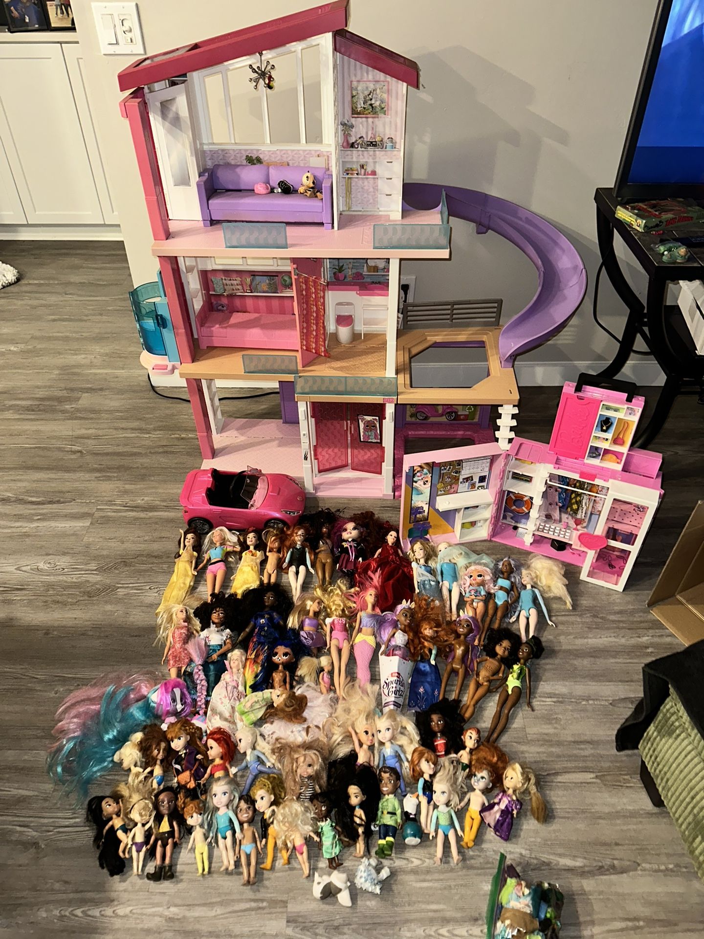 Barbie Dream House Car Closet 55+ Dolls