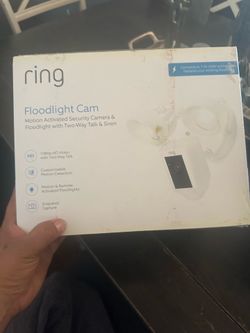 Vendo estas cosas de clavos 15 cajas por 300 y dos cámaras de la marca ring por 500 y este cajón para bocinas de 15