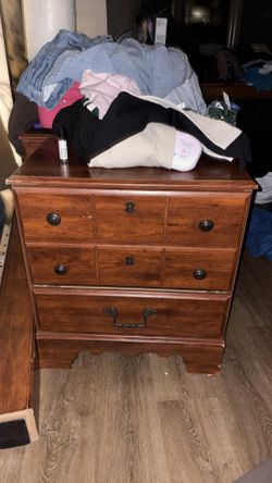 $200 For A Bedroom Set. Moving And Need Gone