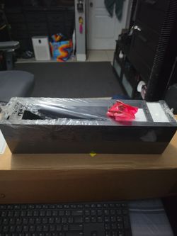 Brand new never used wall hanging shelfs. Screw included