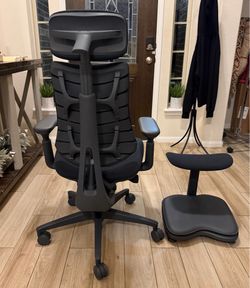 Libernovo Omni Ergonomic Chair with leg rest