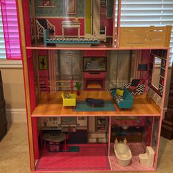 Girl’s Doll House w/ Furniture 