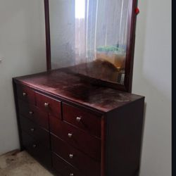 $200 Dresser With Mirror