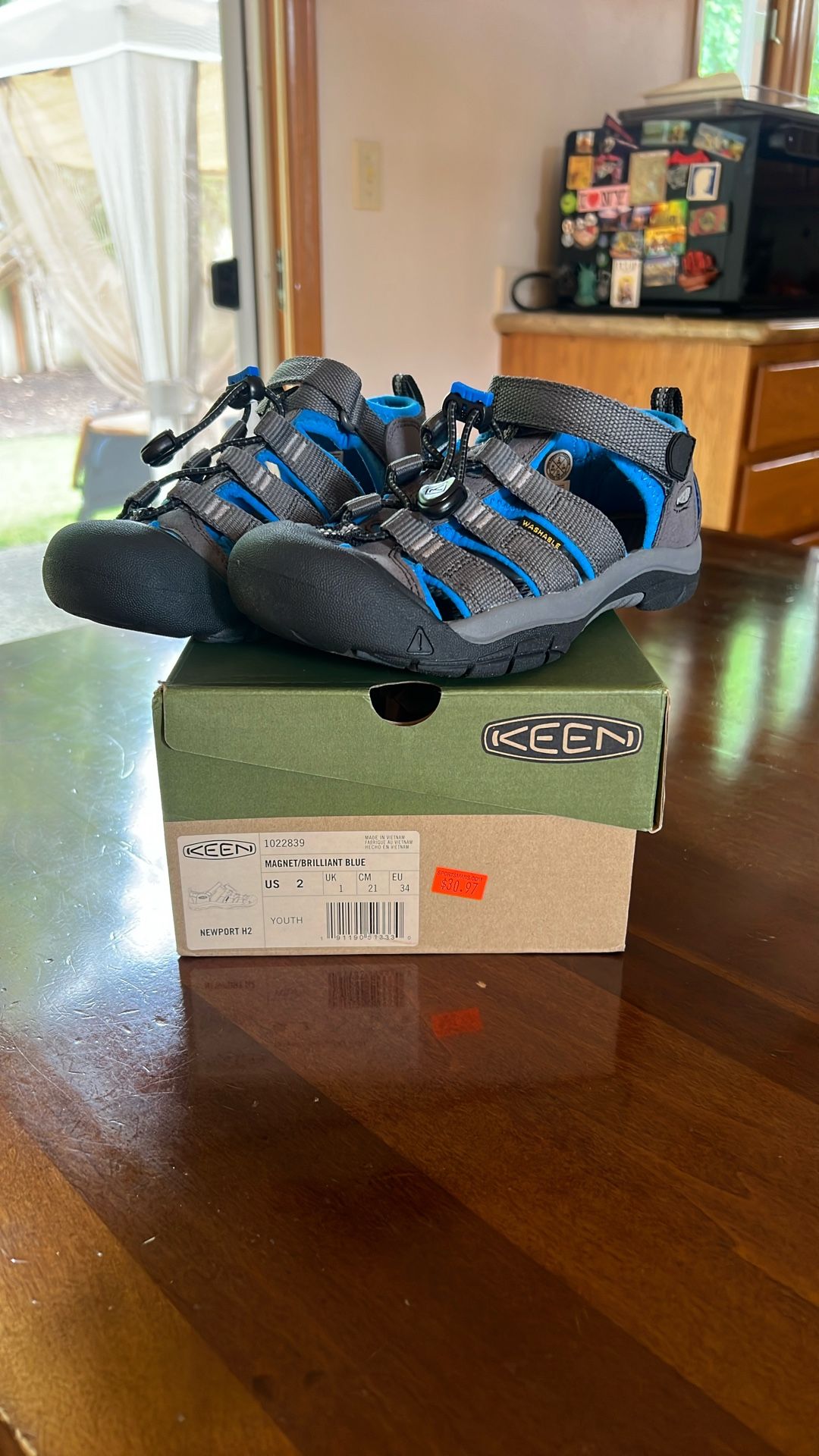 New KEEN Newport H2 Closed Toe Water Sandals Size 2
