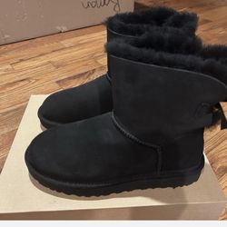 Uggs Mini Bow Boot 