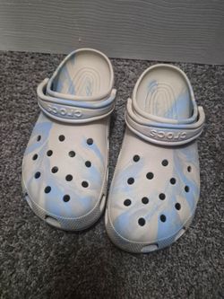 Cross, it clear white and blue size 10 in men 12 in women