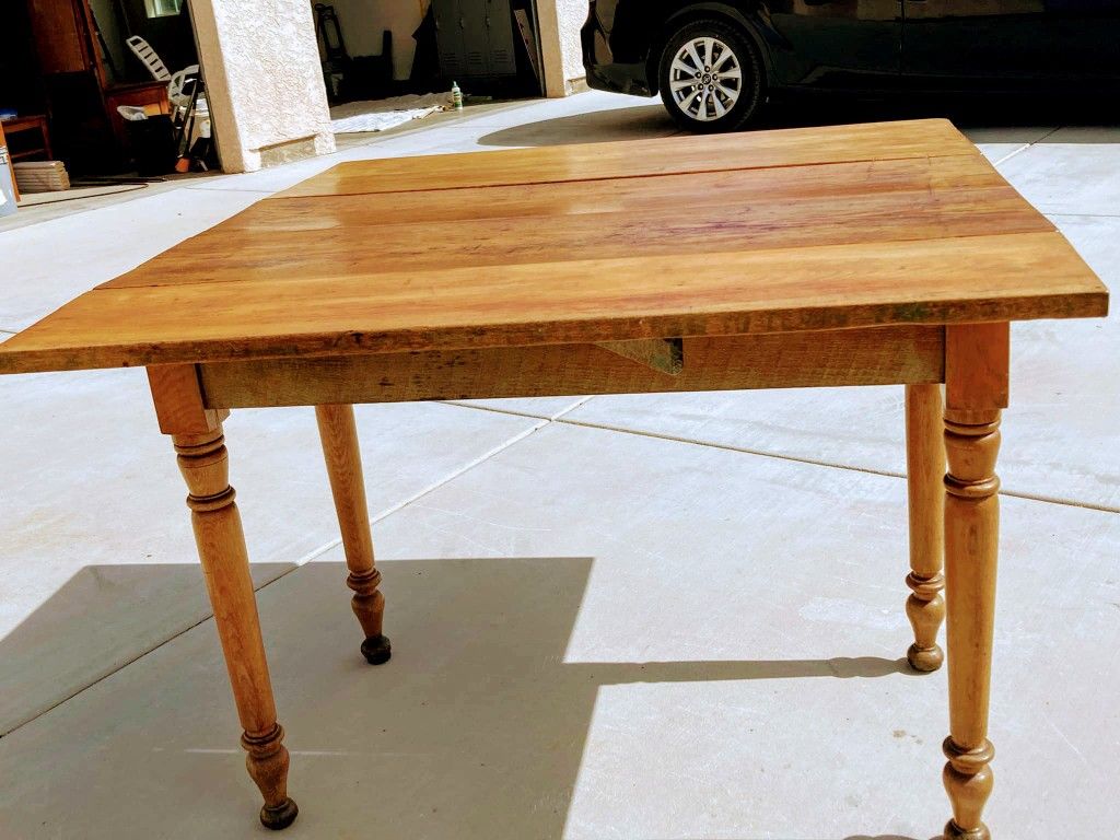 Beautifully 1910s–1920s Drop-Leaf Table –