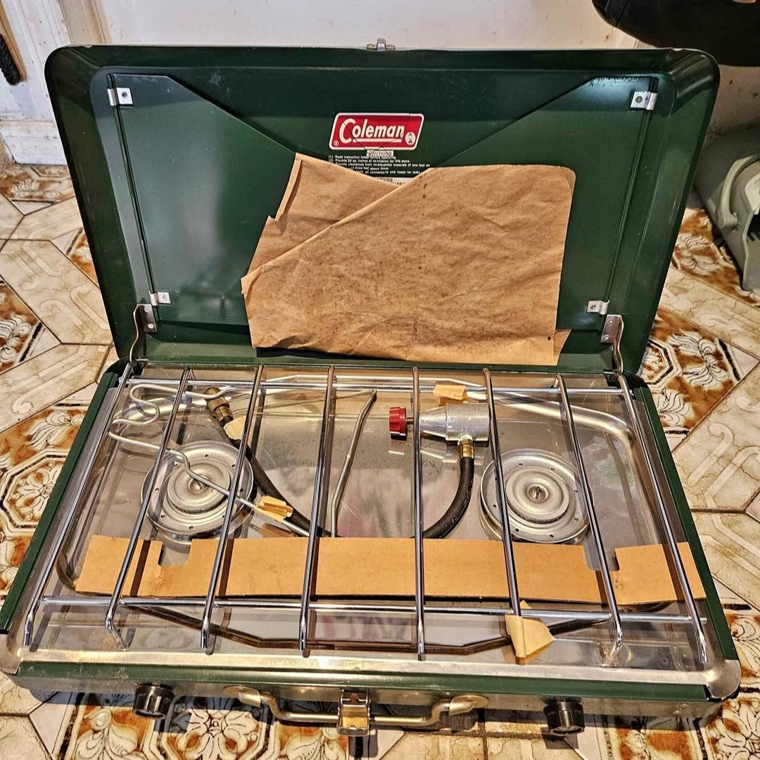 Vintage 70s 80s Coleman two-burner propane camp stove deluxe camping 5410A700 metal case suitcase