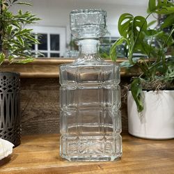 New  Godinger Clear Glass Decanter Crystal Star Bar Liquor Glam Luxe Retro Vintage Boho. Has a