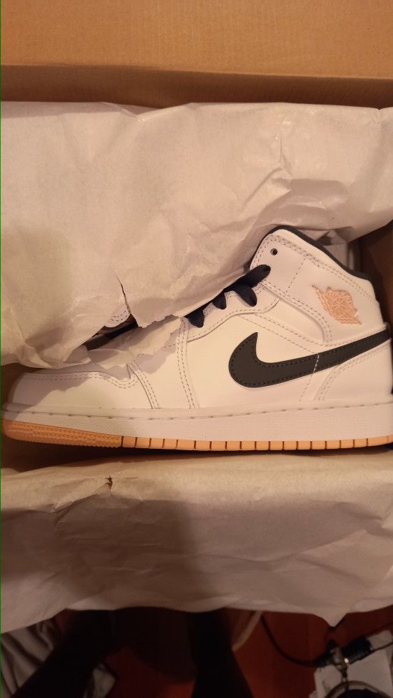 Air Jordan Mid White Anthracite Arctic Orange Size Y $300 Or