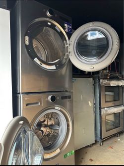 washer and drier set.