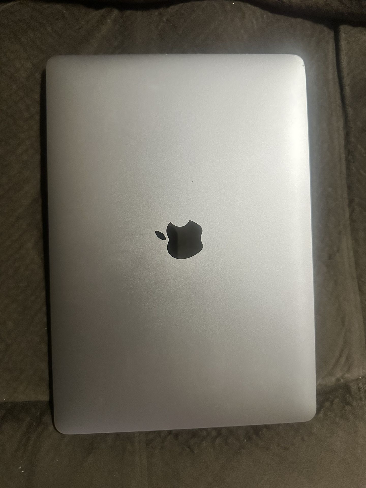 MacBook pro 13" Touch Bar i5 2.9GHz 8Gb ram 256 GB SSD (MLH12LL/A)