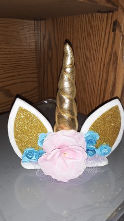 Unicorn cake topper