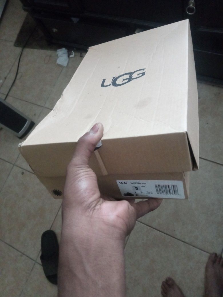 Ugg Size 5 Brand New Must Come Tome Me