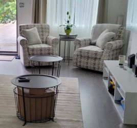 Beautiful Pair Of Houndstooth Upholstered Swivel Chairs Good Quality Like New! Shiloh Collection