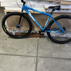 Cookies Throne 29in (this is a rare model)