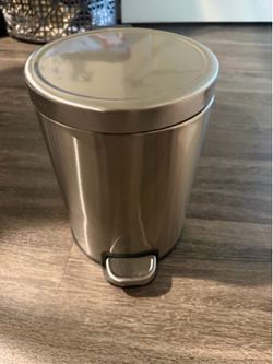 Bathroom trash can