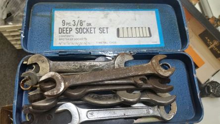 Offset wrench set