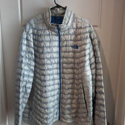 The North Face Puffy Jacket. Read Description 