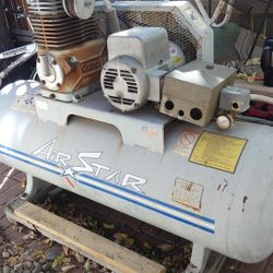 200 gallons Commercial air compressor 220 electricity plug