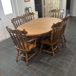 Dinning Room Table And Chairs 