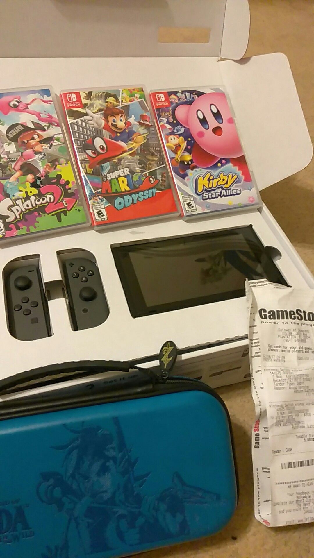 Nintendo switch, 3 games, protector screen, Zelda case, warranty with GameStop, excellent condition