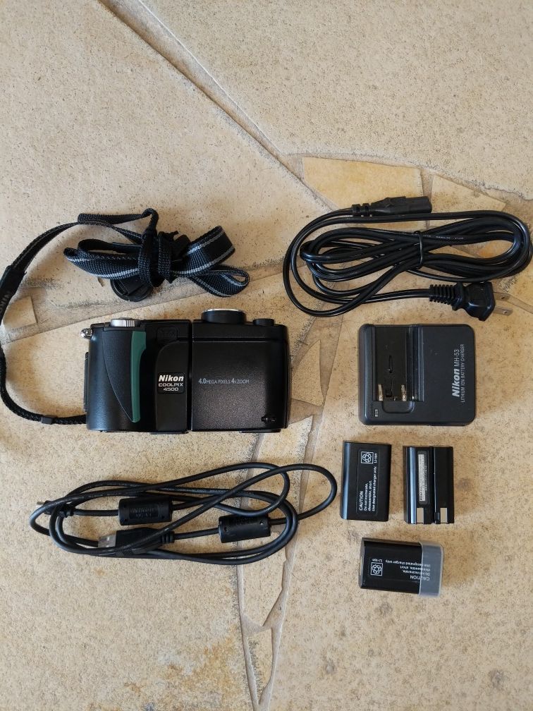 Nikon Coolpix 4500 Digital Camera + all accessories