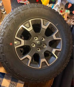 2026 jeep wrangler rims & tires like new
