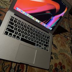 Apple MacBook Air 2017 13” Core I7, 8GB Ram, 500GB SSD $250