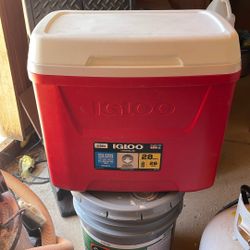 IGLOO Ice Chest NEW
