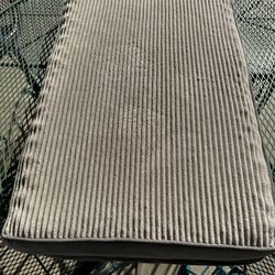 “Medium Size Oh Geni Grey Cat Mattress