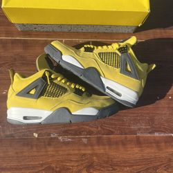 Jordan 4 Lightning