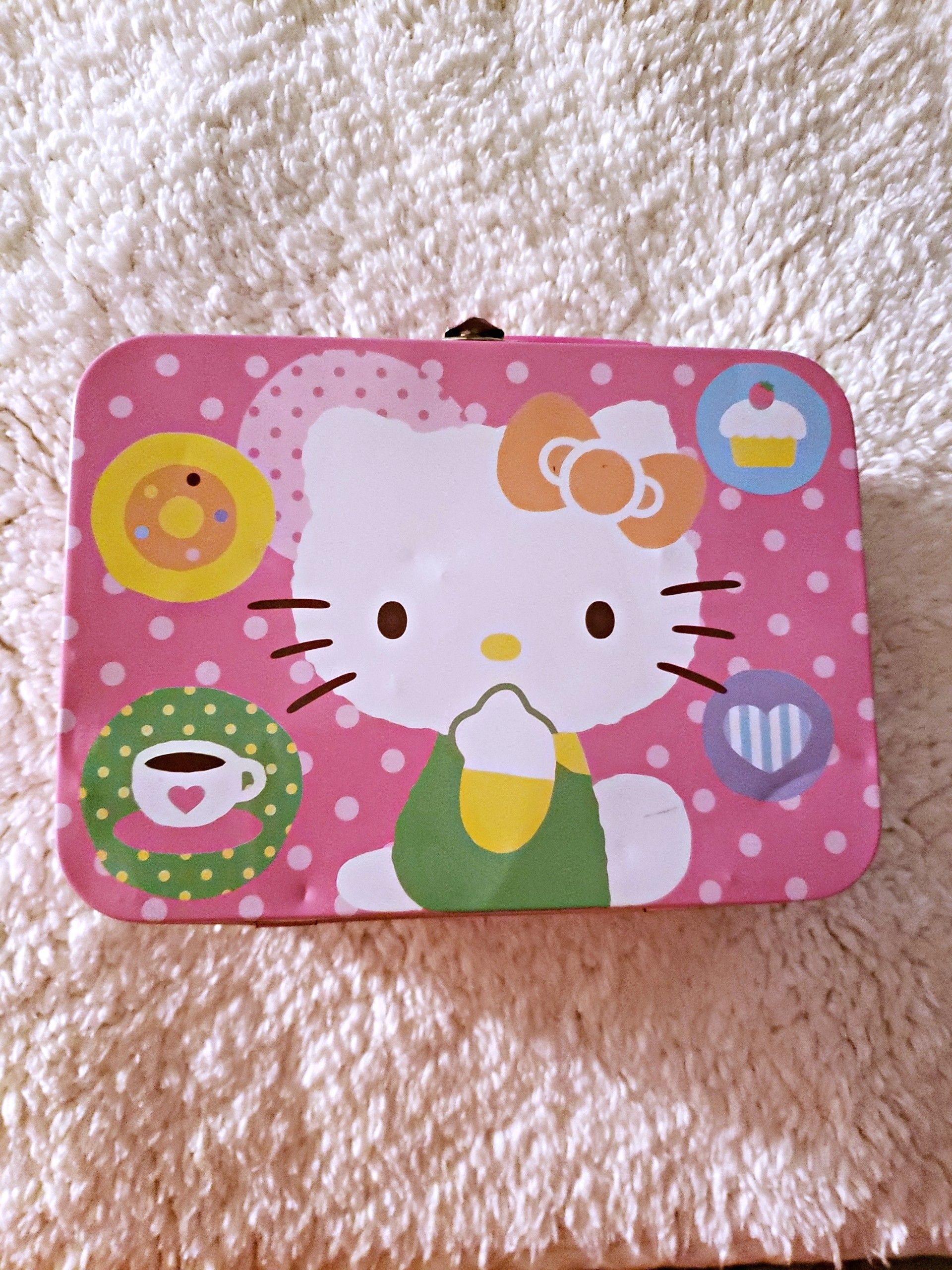 FAIRLY NEW HELLO KITTY LUNCH BOX PINK