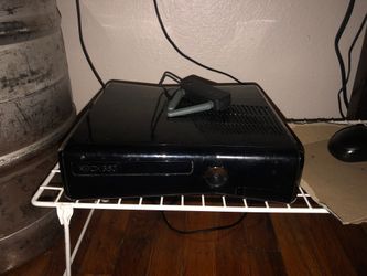 Xbox 360 S 250gb, Comes With Controllers, A Lot Of Games, WiFi Adapter